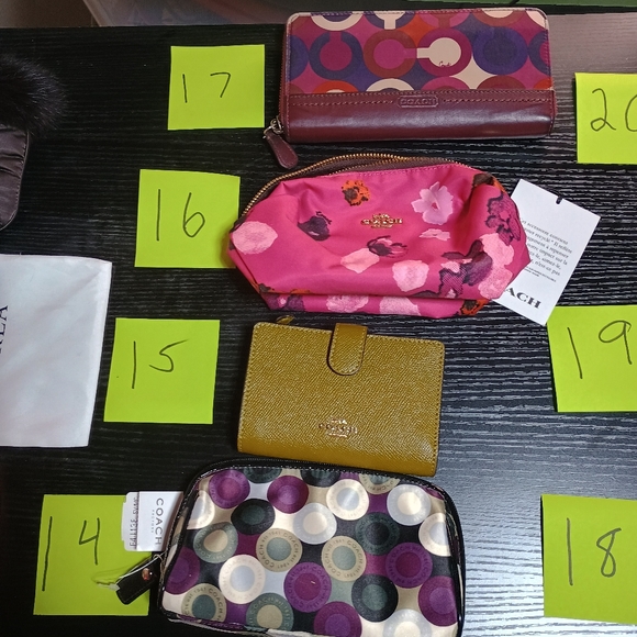 1 Coach Wallet As Described In The Show - Picture 3 of 4